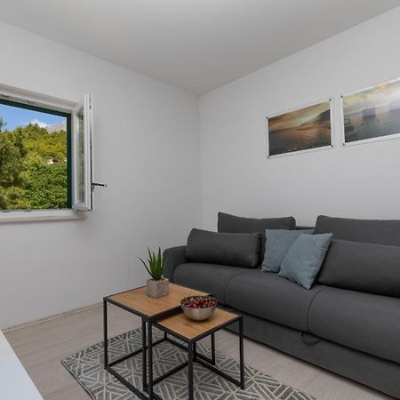 Apartments Empress Mimice Bagian luar foto