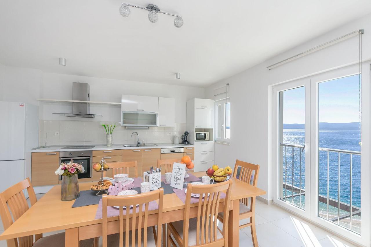 Apartments Empress Mimice Bagian luar foto
