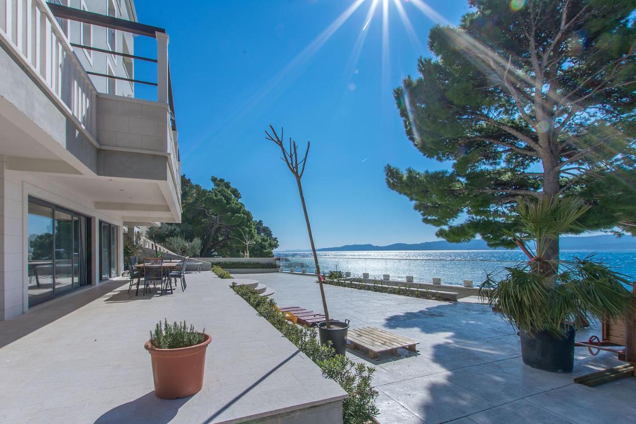 Apartments Empress Mimice Bagian luar foto