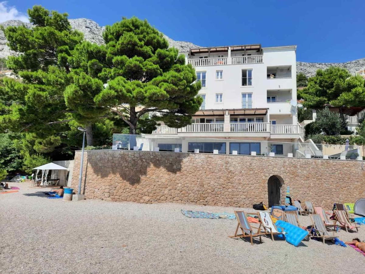 Apartments Empress Mimice Bagian luar foto