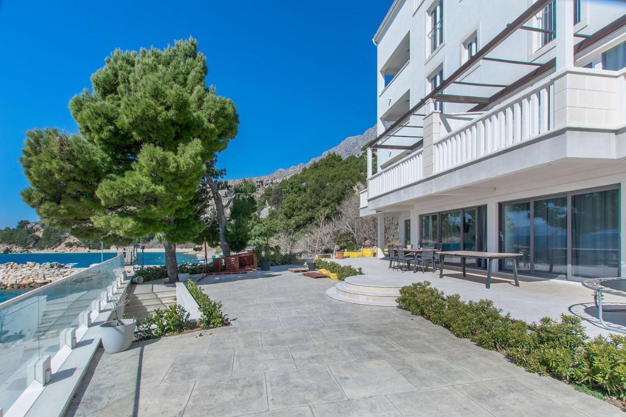 Apartments Empress Mimice Bagian luar foto