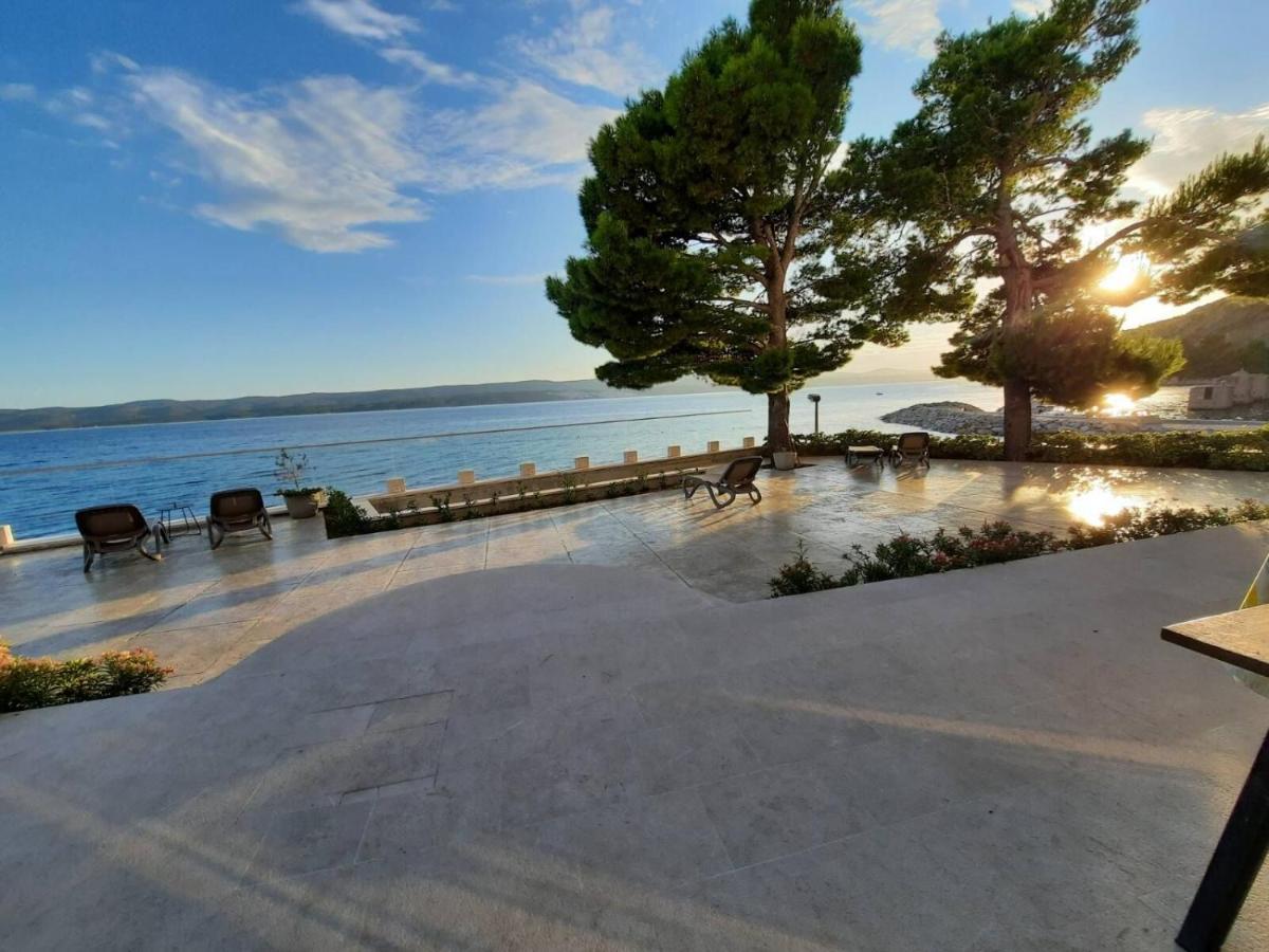Apartments Empress Mimice Bagian luar foto