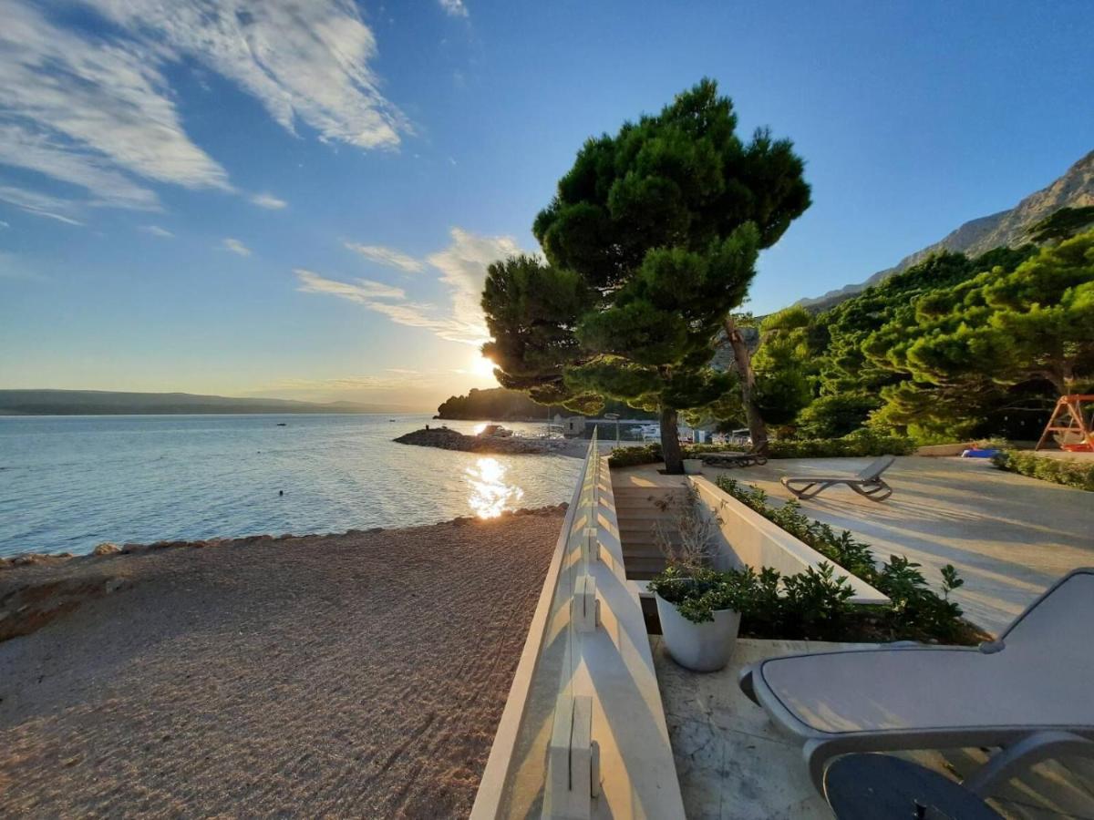 Apartments Empress Mimice Bagian luar foto