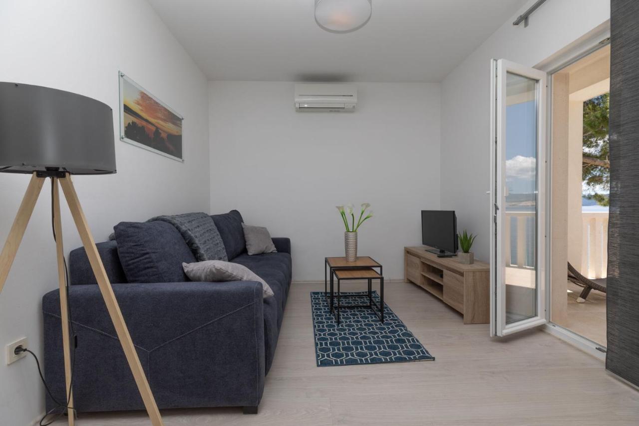 Apartments Empress Mimice Bagian luar foto