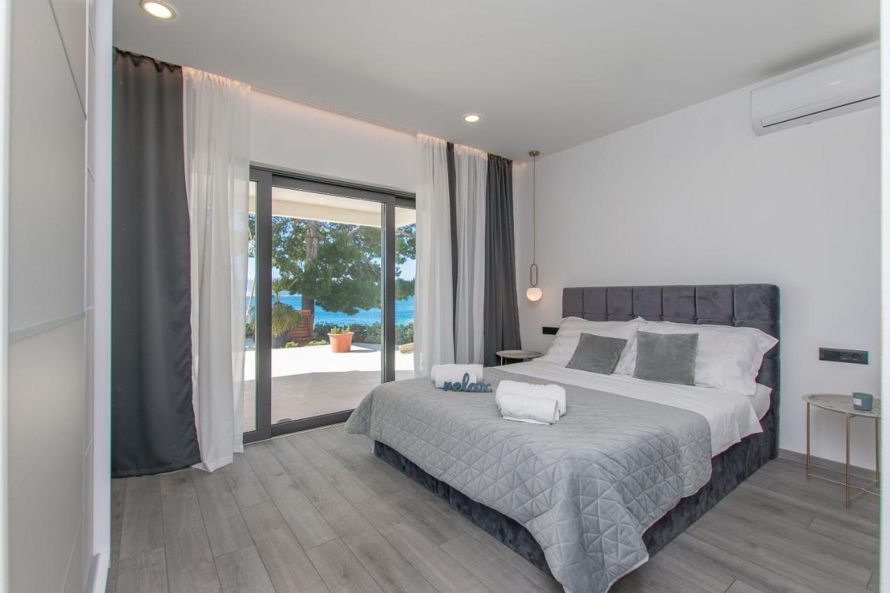 Apartments Empress Mimice Bagian luar foto