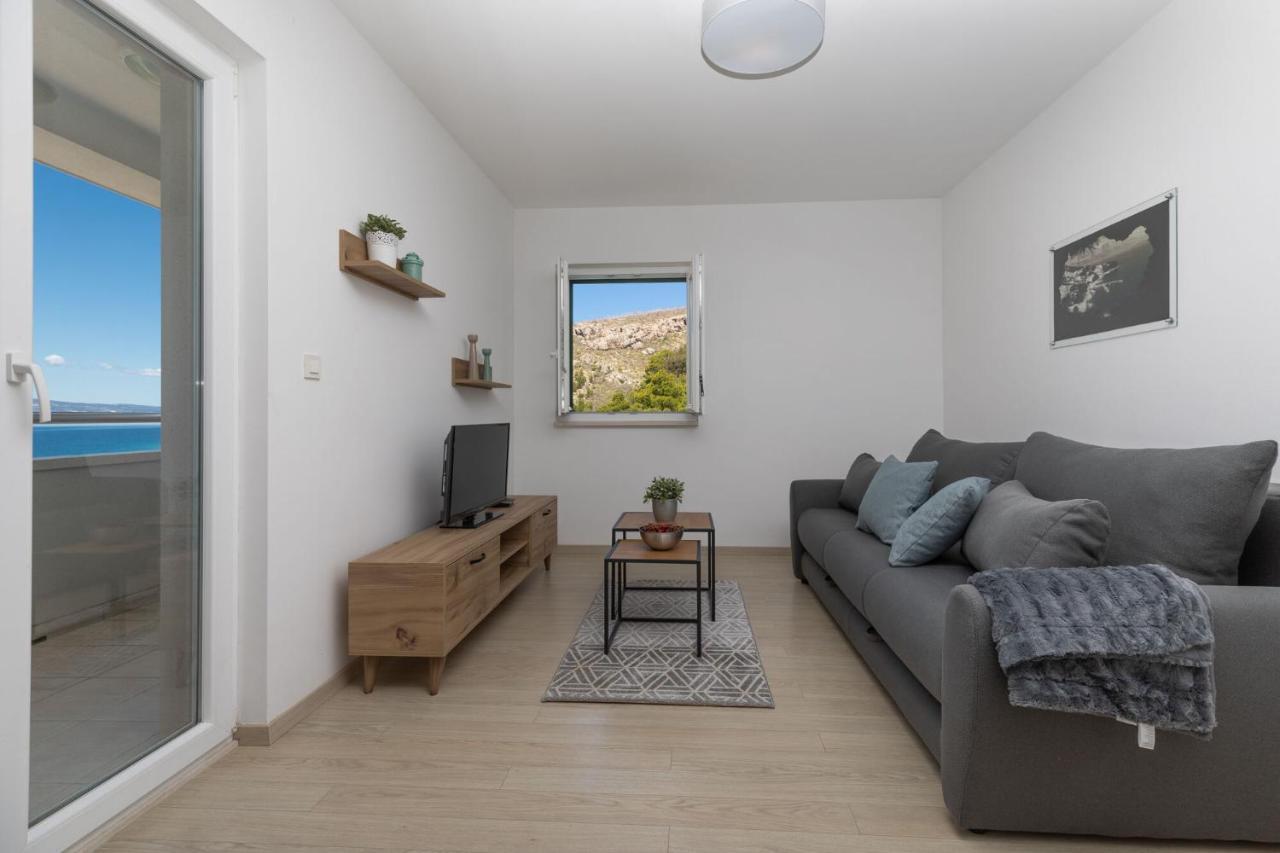Apartments Empress Mimice Bagian luar foto