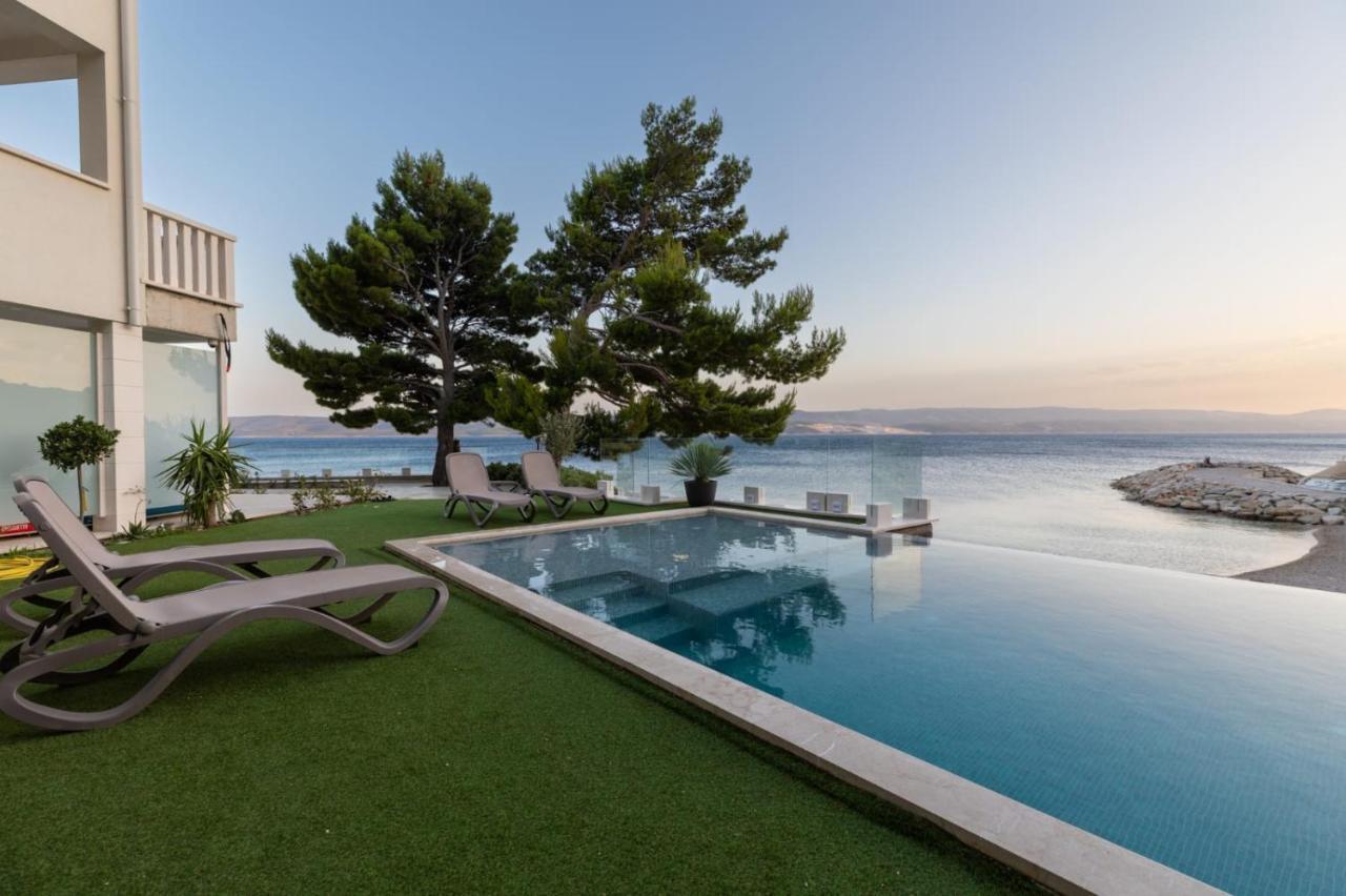Apartments Empress Mimice Bagian luar foto