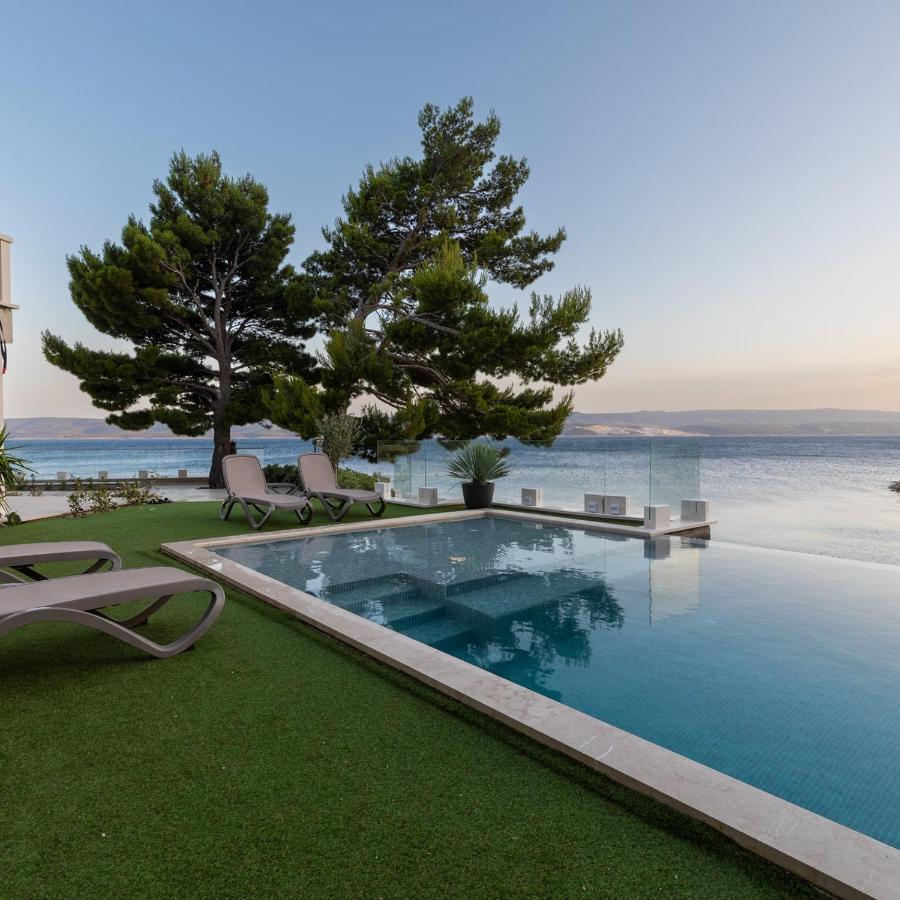 Apartments Empress Mimice Bagian luar foto