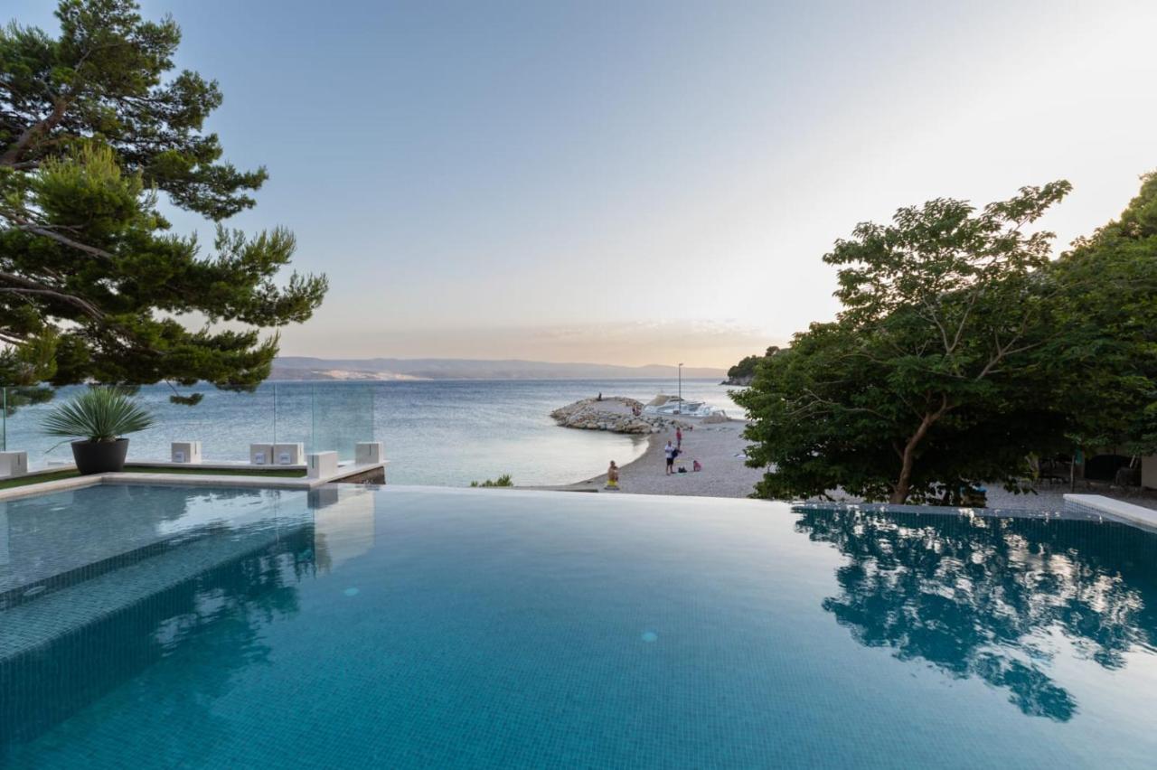 Apartments Empress Mimice Bagian luar foto