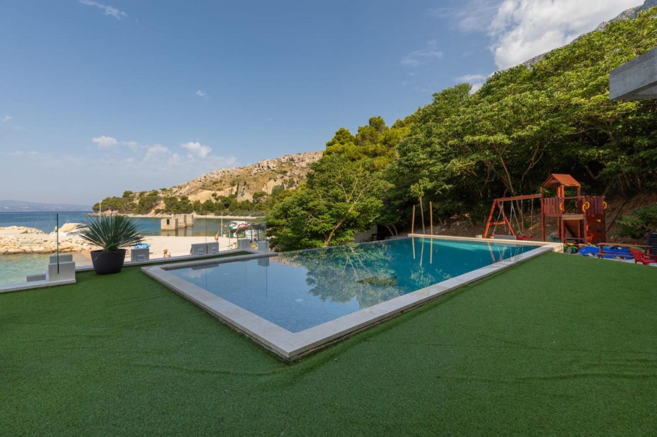 Apartments Empress Mimice Bagian luar foto