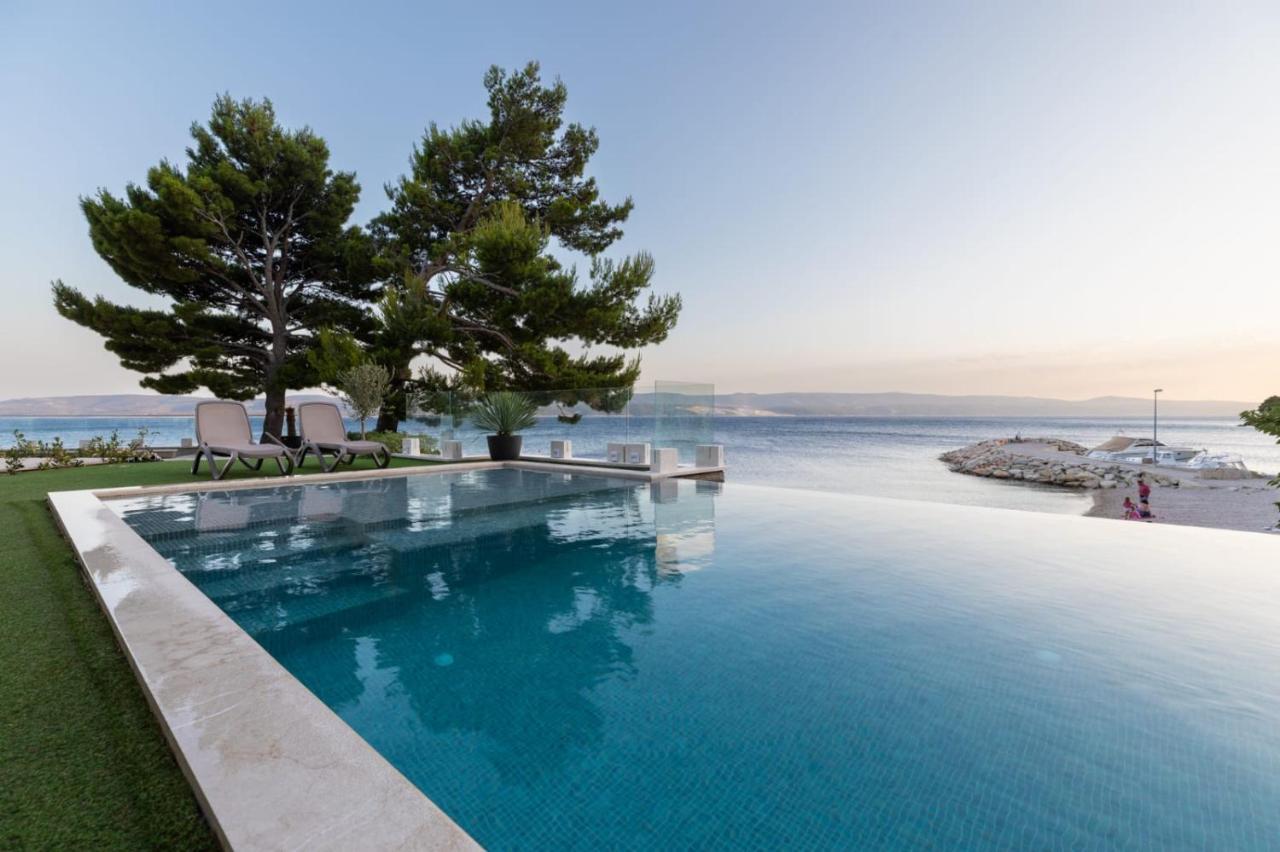 Apartments Empress Mimice Bagian luar foto
