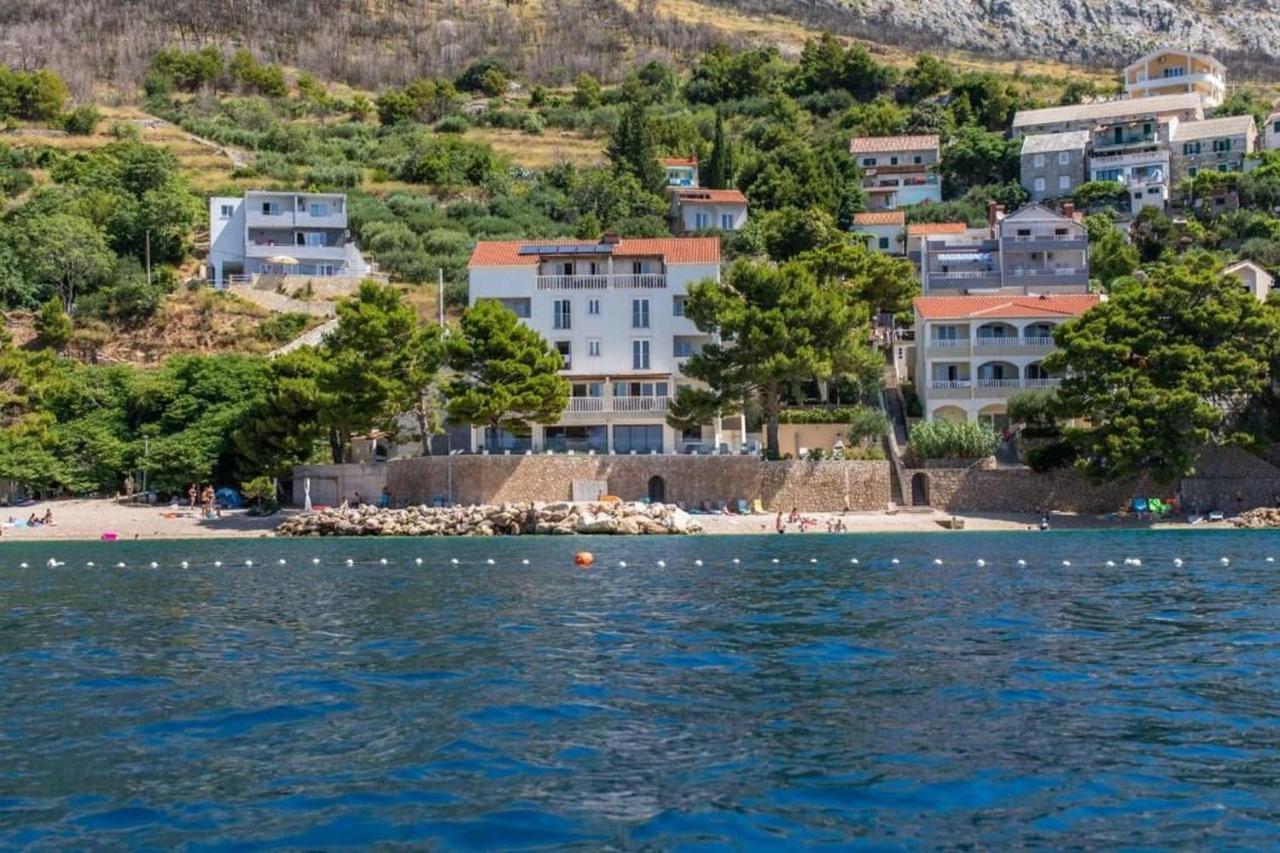 Apartments Empress Mimice Bagian luar foto